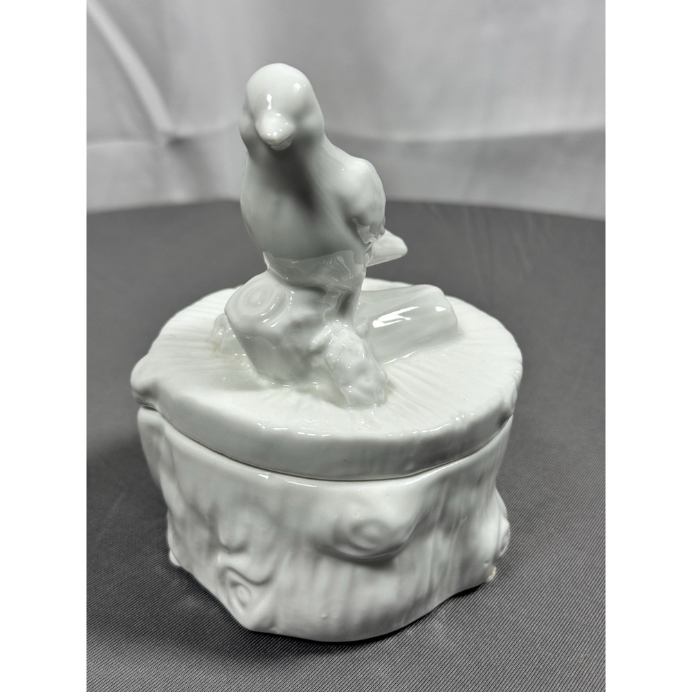 Vintage White Porcelain Bird On Tree Stump Trinket‎ Box